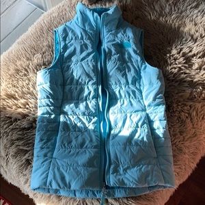 The NorthFace NWOT girls vest sz L 10/12 lt blue